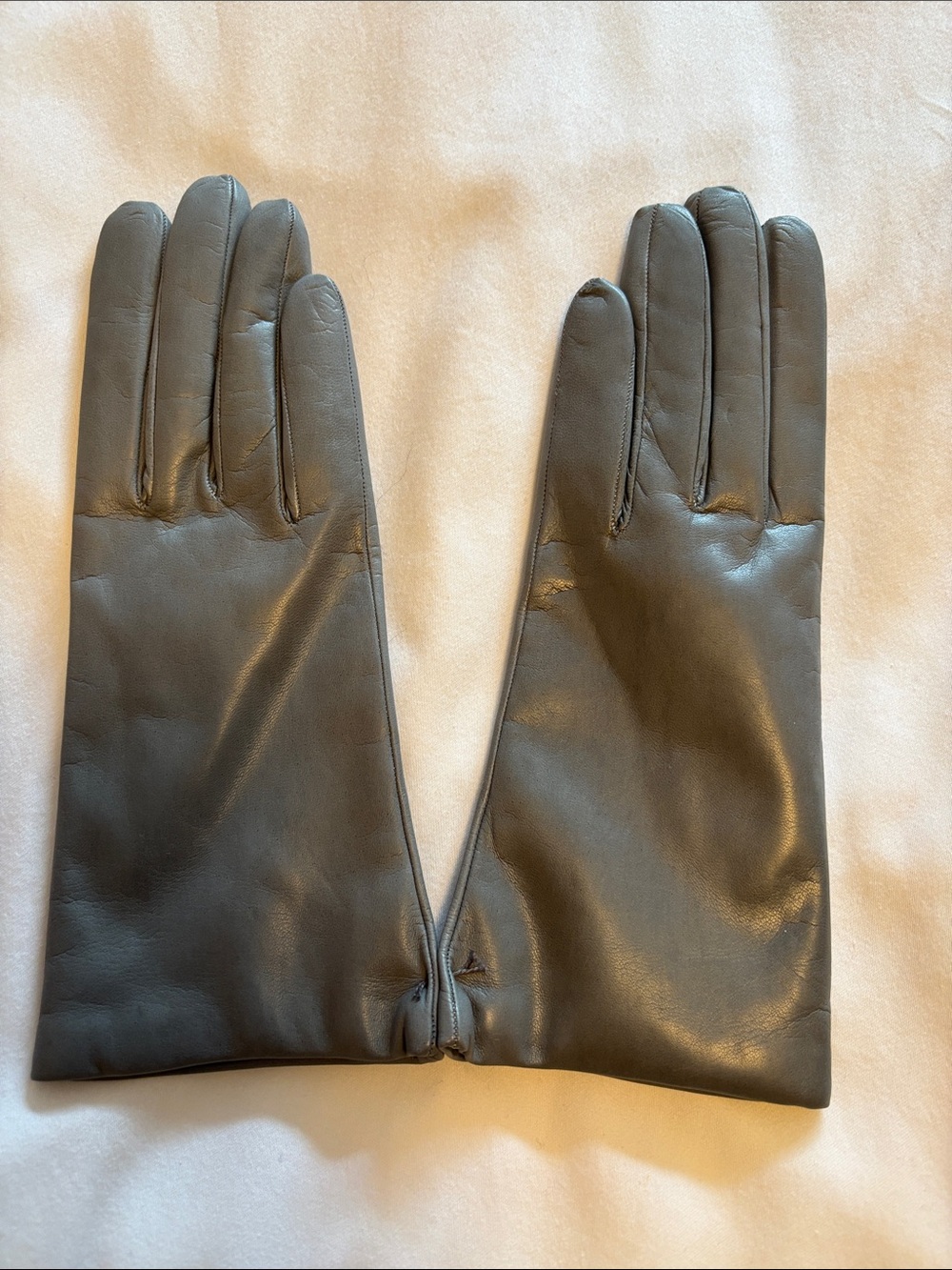 Women's Gray Leather Gloves with 109% cashmere lining - Classic Winter Accessory